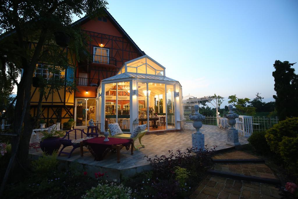 Le Jardin De Maejo Bed and Breakfast Chiang Mai Exteriör bild